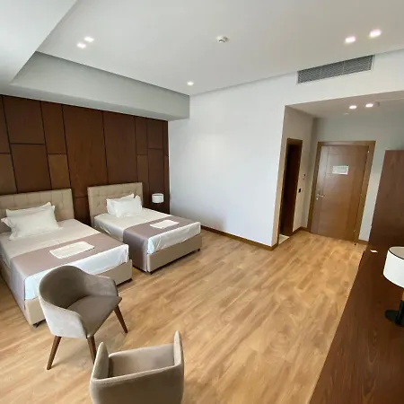 Ξενοδοχείο Portik 4*